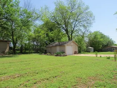 1801 E University Ave, Guthrie, OK 73044 photo 5