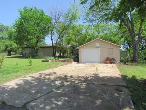 1801 E University Ave, Guthrie, OK 73044 photo 3