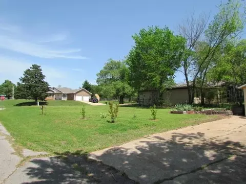 1801 E University Ave, Guthrie, OK 73044 photo 4