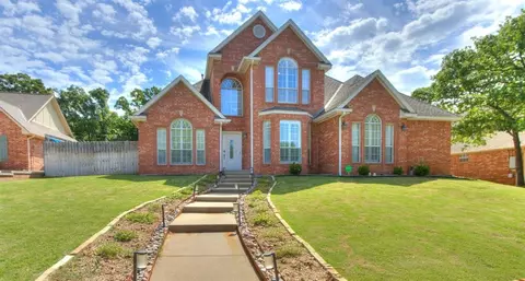 300 Hamptonridge Rd, Edmond, OK 73034
