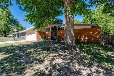 1800 N Alexander Ln, Bethany, OK 73008