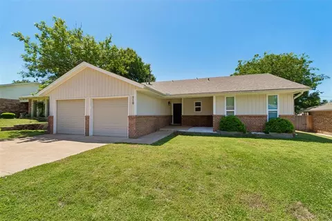 510 Hanging Elm Dr, Norman, OK 73071