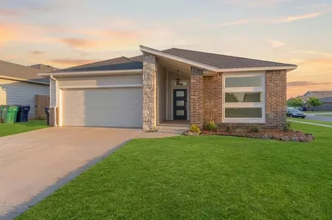 10720 NW 20th St, Yukon, OK 73099