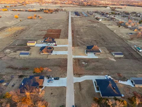 8650 Oak Tree Cir, Edmond, OK 73025