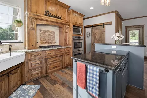 Kitchen - 1467 Conrad Ct, Mcloud, OK 74851 photo 2 of 3