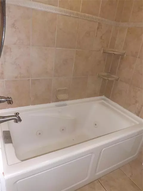 Bath - 608 E Davis St, Tipton, OK 73570 photo 3 of 7
