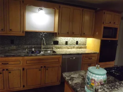 Kitchen - 608 E Davis St, Tipton, OK 73570 photo 3 of 11