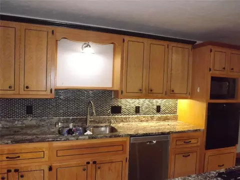 Kitchen - 608 E Davis St, Tipton, OK 73570 photo 4 of 11