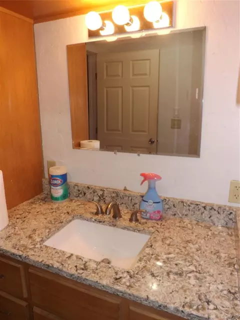 Bath - 608 E Davis St, Tipton, OK 73570 photo 1 of 7