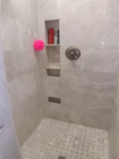 Bath - 608 E Davis St, Tipton, OK 73570 photo 6 of 7