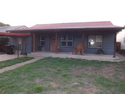 608 E Davis St, Tipton, OK 73570