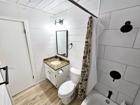 Bath - 178 Marlin Dr, Broken Bow, OK 74728 photo 2 of 3