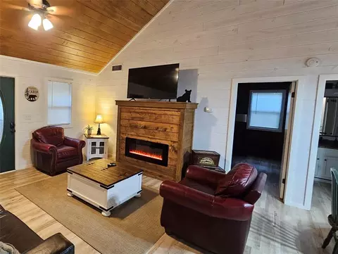 Living - 178 Marlin Dr, Broken Bow, OK 74728 photo 2 of 3