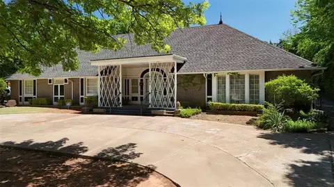 7104 Brentwood Rd, Nichols Hills, OK 73116