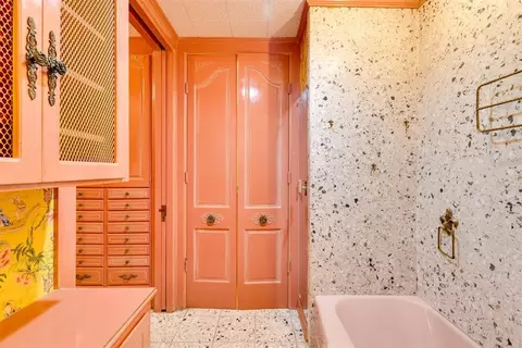7104 Brentwood Rd, Nichols Hills, OK 73116