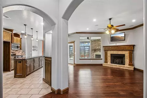 Entry Way - 1314 Ladera Cir, Moore, OK 73160 photo 4 of 6