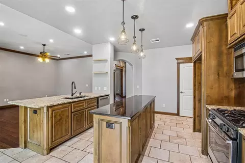 Kitchen - 1314 Ladera Cir, Moore, OK 73160 photo 2 of 3