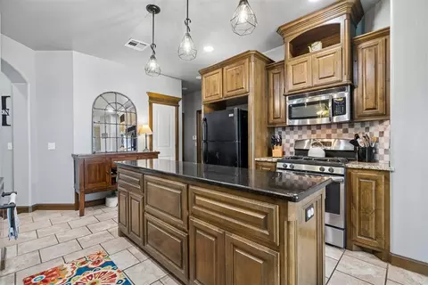 Kitchen - 1314 Ladera Cir, Moore, OK 73160 photo 3 of 6