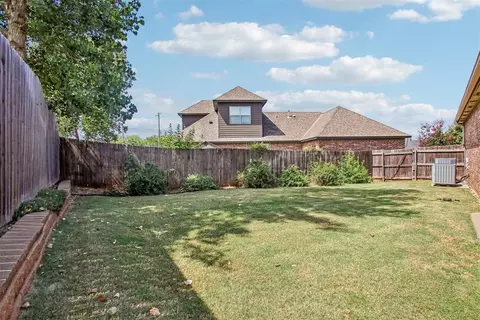 Exterior - 1314 Ladera Cir, Moore, OK 73160 photo 6 of 10