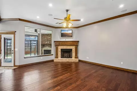 Living - 1314 Ladera Cir, Moore, OK 73160 photo 1 of 4