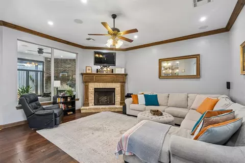 Living - 1314 Ladera Cir, Moore, OK 73160 photo 2 of 3