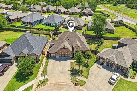 View/Area - 1314 Ladera Cir, Moore, OK 73160 photo 2 of 4