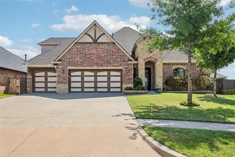 Exterior - 1314 Ladera Cir, Moore, OK 73160 photo 2 of 10