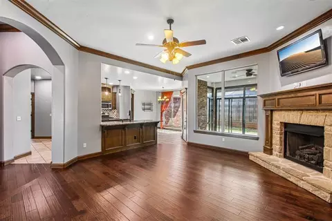 Living - 1314 Ladera Cir, Moore, OK 73160 photo 2 of 4