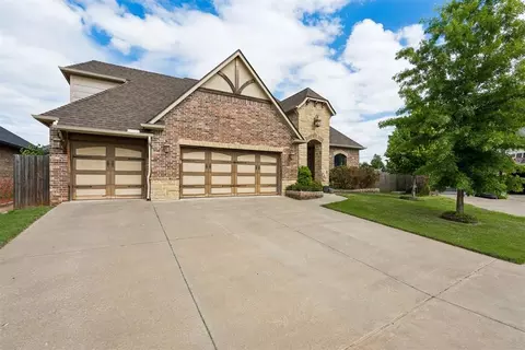 Exterior - 1314 Ladera Cir, Moore, OK 73160 photo 2 of 9