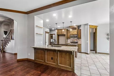 Entry Way - 1314 Ladera Cir, Moore, OK 73160 photo 5 of 6