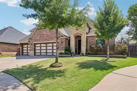 Exterior - 1314 Ladera Cir, Moore, OK 73160 photo 4 of 10