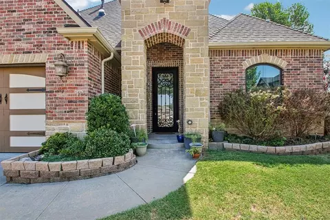 Exterior - 1314 Ladera Cir, Moore, OK 73160 photo 5 of 10