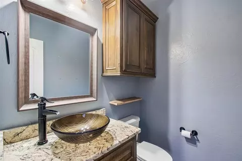 Bath - 1314 Ladera Cir, Moore, OK 73160 photo 1 of 7