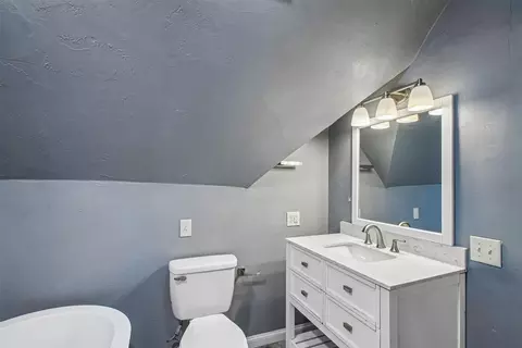 Bath - 1314 Ladera Cir, Moore, OK 73160 photo 5 of 7