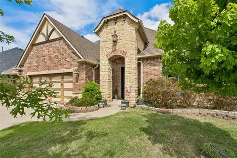 Exterior - 1314 Ladera Cir, Moore, OK 73160 photo 4 of 9