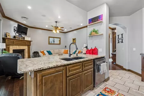Kitchen - 1314 Ladera Cir, Moore, OK 73160 photo 4 of 6