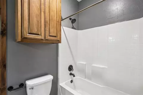 Bath - 1314 Ladera Cir, Moore, OK 73160 photo 6 of 7