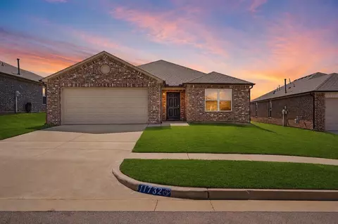 11732 NW 96th St, Yukon, OK 73099
