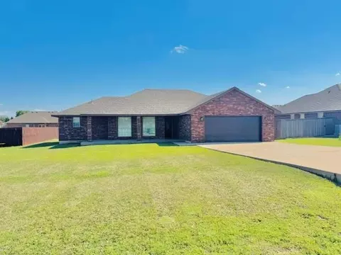 112 W Comanche Ave, Cashion, OK 73016