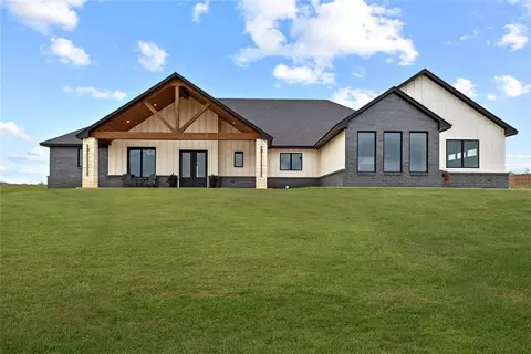 9963 N 2416 Rd, Weatherford, OK 73096