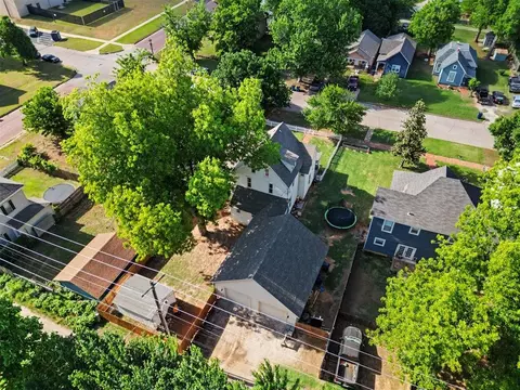 View/Area - 411 E Vilas Ave, Guthrie, OK 73044 photo 4 of 4