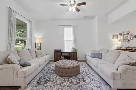 Living - 411 E Vilas Ave, Guthrie, OK 73044 photo 1 of 3