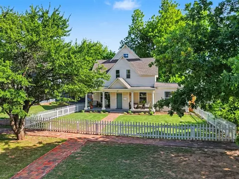 Exterior - 411 E Vilas Ave, Guthrie, OK 73044 photo 8 of 8