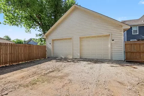 Exterior - 411 E Vilas Ave, Guthrie, OK 73044 photo 7 of 8