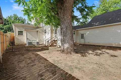 Exterior - 411 E Vilas Ave, Guthrie, OK 73044 photo 5 of 8