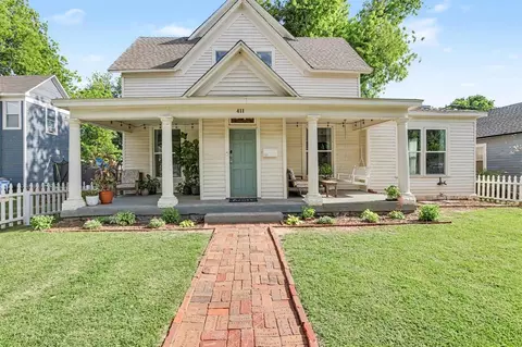 Exterior - 411 E Vilas Ave, Guthrie, OK 73044 photo 2 of 8