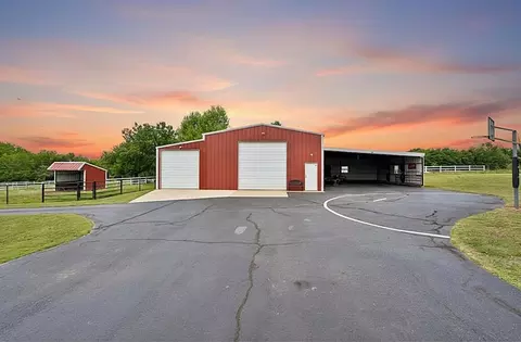 Exterior - 6451 E Post Oak Rd, Noble, OK 73068 photo 2 of 16