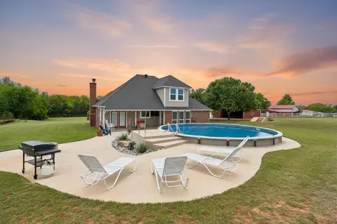 Exterior - 6451 E Post Oak Rd, Noble, OK 73068 photo 3 of 16