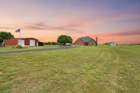 Exterior - 6451 E Post Oak Rd, Noble, OK 73068 photo 1 of 16