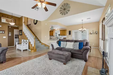 Entry Way - 6451 E Post Oak Rd, Noble, OK 73068 photo 1 of 3